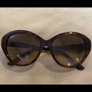 Cat eye Raybans